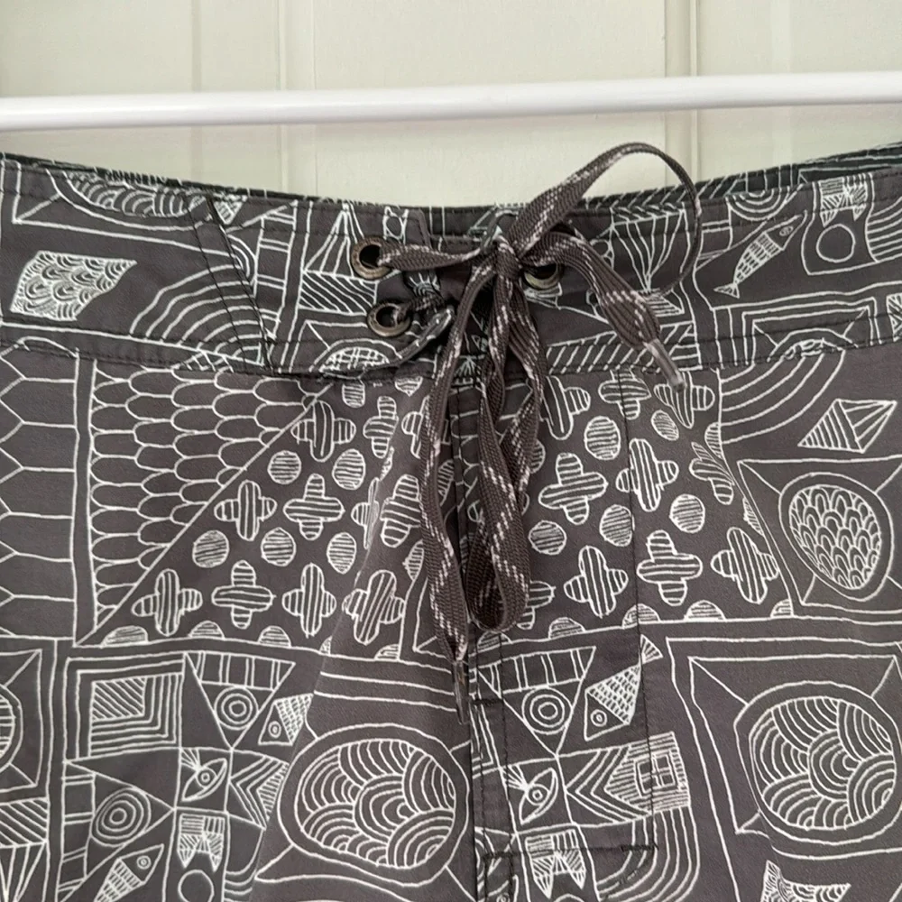 PATAGONIA board shorts size 32 grey white zippered pocket drawstring waist - Picture 4 of 6